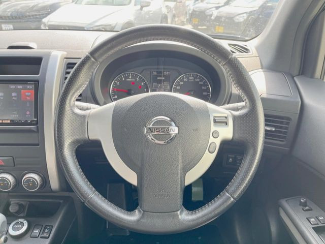 �y�����v�����X�e�A�����O�z�㎿�Ȋv���g�p���邱�ƂŁA��ɂ����������݂ƂĂ��^�]���₷���n���h���ł���