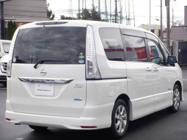 セレナ2.0 ハイウェイスター S-HYBRID