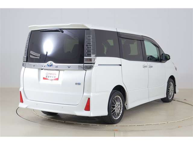 ヴォクシー1.8 ハイブリッド ZS 煌III