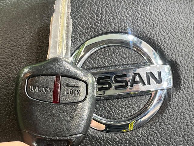 【キーレス】少し離れた場所からでもボタン一つでドアの開錠・施錠ができるのでとっても便利!ドアの鍵穴周りに傷をつけることもありません♪