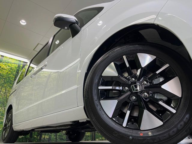 �y����16�C���`�A���~�z�C�[���z�O�ςɃ}�b�`���������A���~�z�C�[���𑕒����Ă���܂��B�e��ЊO�A���~�z�C�[����A�X�^�b�h���X�^�C�����戵�����Ă���܂��B���񂲑��k����������