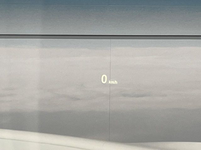 ���w�b�h�A�b�v�f�B�X�v���C:���݂̑��x�⑖�s�����f�W�^���\���ŉ^�]�ȑO���̃K���X�ɓ��e!�^�]���A���������炳���K�v�ȏ����m�F�ł���̂łƂ��Ă��֗��ň��S!