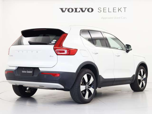 XC40B4 モメンタム