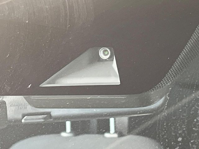 �y�G�}�[�W�F���V�[�u���[�L�z���s���ɑO���̎ԗ�����F�����A�Փ˂������Ȏ��͌x��ƃu���[�L�ŏՓˉ���Ɣ�Q�y�����A�V�X�g�B�����S�Ƀh���C�u�����y���݂��������܂��B