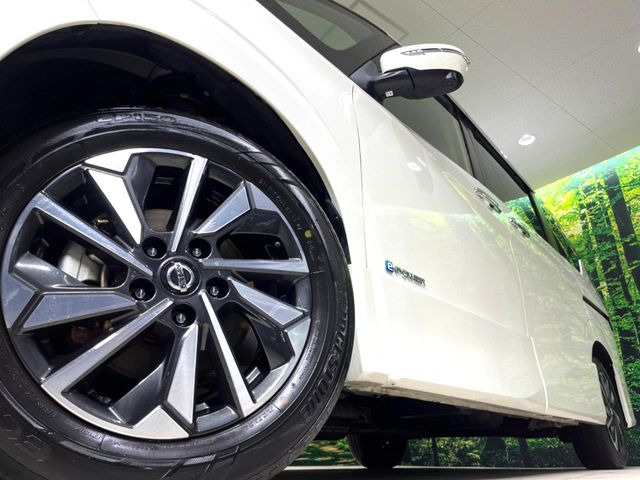 �y����16�C���`�A���~�z�C�[���z�O�ςɃ}�b�`���������A���~�z�C�[���𑕒����Ă���܂��B�e��ЊO�A���~�z�C�[����A�X�^�b�h���X�^�C�����戵�����Ă���܂��B���񂲑��k����������