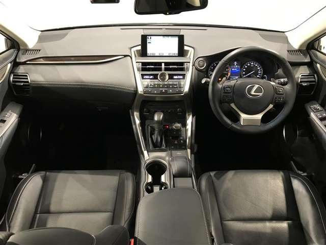 NX200t バージョンL