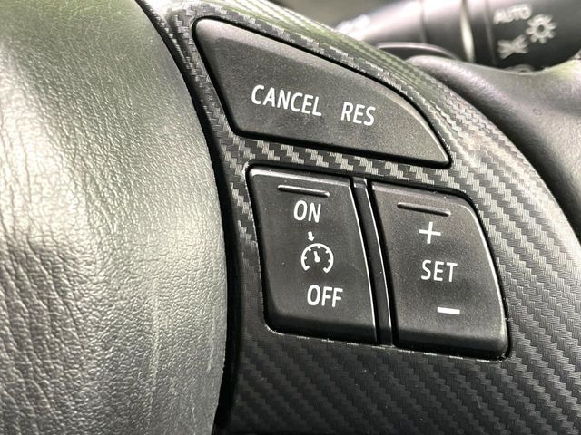 【クルーズコントロール】高速道路もラクラク走行。アクセルを離しても一定速度で走行ができ、長距離運転時の負担を軽減!加速・減速も簡単なスイッチ操作で調整できます。