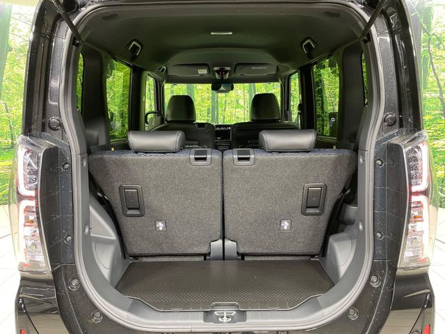 ���i�̂���������ʋ΁A���}���ɏ\���ȉ׎��X�y�[�X���m�ۂ��Ă���܂��B�Z�J���h�V�[�g��|���ƁA�傫�ȉו��̐ύڂ��\�ł���