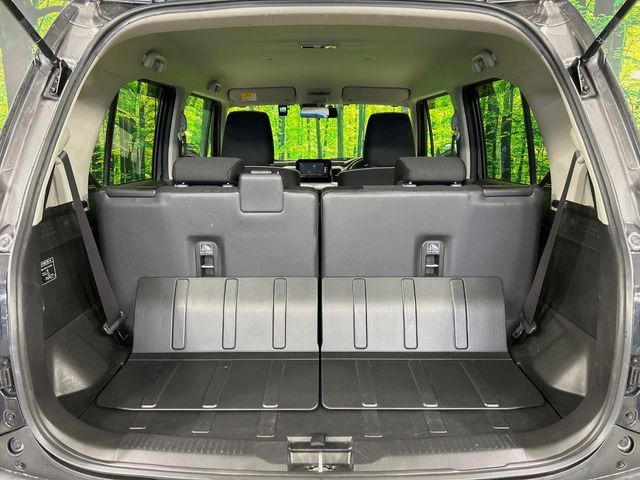 ���i�̂���������ʋ΁A���}���ɏ\���ȉ׎��X�y�[�X���m�ۂ��Ă���܂��B�Z�J���h�V�[�g��|���ƁA�傫�ȉו��̐ύڂ��\�ł���