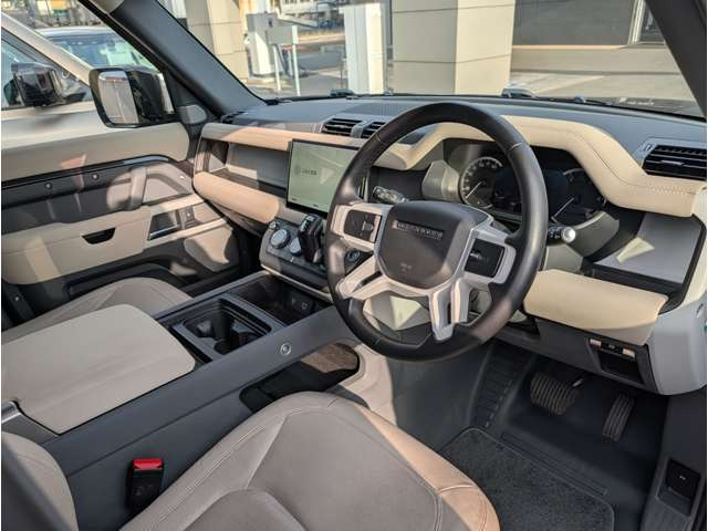 ディフェンダー130 SE 3.0L D300 ディーゼル 4WD