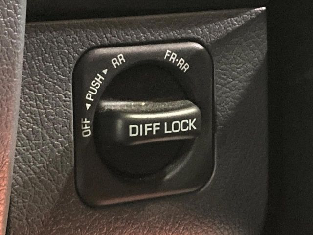 �y���A�f�t���b�N�z���H��ᓹ�ȂǂŎԂ��X�^�b�N�����ꍇ�ł��A�^�C���̋�]��}�����E�o���₷������f�t���b�N�𑕔��B�ϐ�n��I�t���[�h�ł̎g�p���������ɂ��X�X���̈��ł���