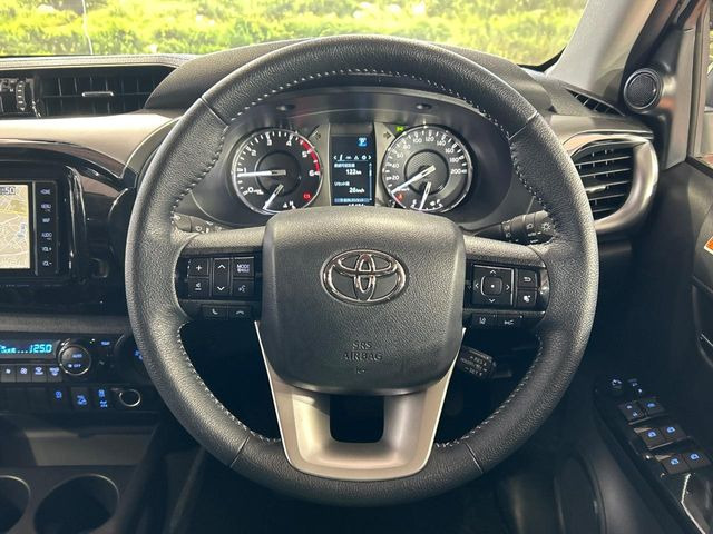 �y�����v�����X�e�A�����O�z�㎿�Ȋv���g�p���邱�ƂŁA��ɂ����������݂ƂĂ��^�]���₷���n���h���ł���