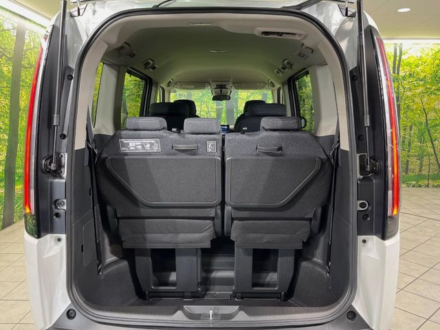 ���i�̂���������ʋ΁A���}���ɏ\���ȉ׎��X�y�[�X���m�ۂ��Ă���܂��B�Z�J���h�V�[�g��|���ƁA�傫�ȉו��̐ύڂ��\�ł���