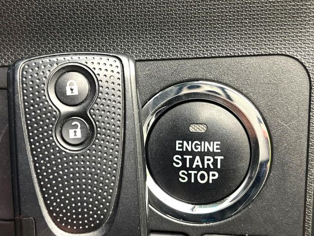 �y�L�[�t���[�V�X�e���z�J�o����|�P�b�g�ɓ��ꂽ�܂܂ł��h�A�̎{���E�������\�ȃX�}�[�g�L�[�𑕔��B�G���W���̃I���E�I�t�����J�M�����o���K�v����������Ƃ��Ă��֗��ł���