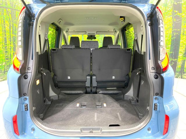 後席を格納すると、これだけの広さが!シーンに合わせたシートアレンジで、大きな荷物も積むことが出来ます♪