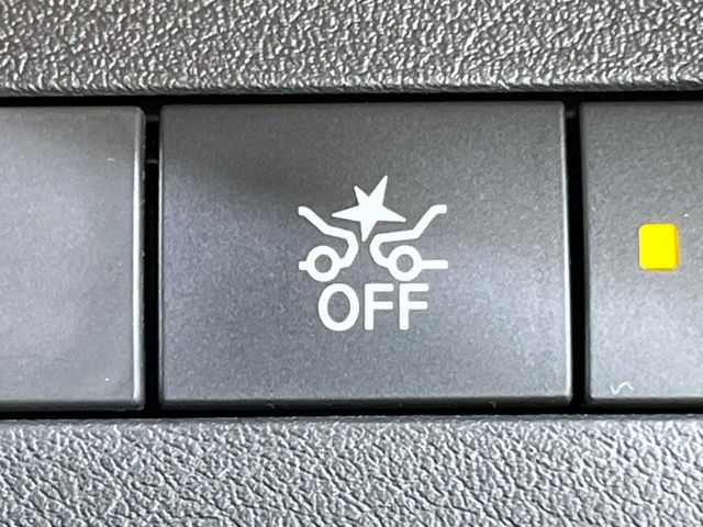 �y�C���e���W�F���g�G�}�[�W�F���V�[�u���[�L�z�t�����g�J�����őO���̎ԗ�����s�҂����m�B�Փ˂������Ȏ��͏Փ˔�Q�y���u���[�L���쓮�A�Փˉ�����T�|�[�g�B�����S�Ƀh���C�u�����y���݂��������܂��B