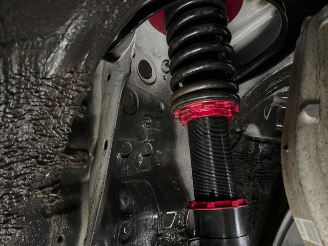 �yBLITZ�ԍ����z�ԍ����Ⴍ�Ȃ�A�X�^�C���b�V���Ȍ����ڂƂȂ��Ă���܂��B�ԗ��̏d�S�������鎖�ŁA���s���̈��萫�����サ�܂���