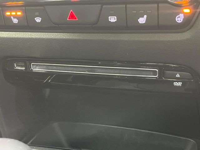 【シートヒーター】寒い日に重宝するシートヒーター!エアコンより早く温まってくれるので寒がりの人も安心ですね♪エアコンの温風は乾燥するから苦手、という方にもをおすすめです。