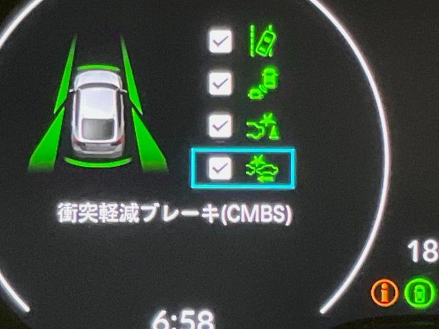 �y�z���_�Z���V���O�z���s���ɑO���̎ԗ�����F�����A�Փ˂������Ȏ��͌x��ƃu���[�L�ŏՓˉ���Ɣ�Q�y�����A�V�X�g�B�����S�Ƀh���C�u�����y���݂��������܂��B