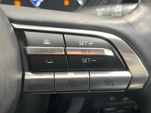 【マツダ・レーダークルーズコントロール】高速道路での長距離走行が楽に!自動で速度を保つクルーズコントロールが、衝突軽減システムと連携し、前方の車両を感知して車間を保つように速度調節してくれます!!