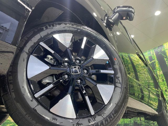 �y����16�C���`�A���~�z�C�[���z�O�ςɃ}�b�`���������A���~�z�C�[���𑕒����Ă���܂��B�e��ЊO�A���~�z�C�[����A�X�^�b�h���X�^�C�����戵�����Ă���܂��B���񂲑��k����������