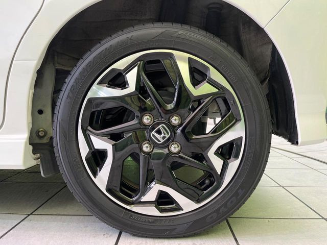 �y����15�C���`�A���~�z�C�[���z�O�ςɃ}�b�`���������A���~�z�C�[���𑕒����Ă���܂��B�e��ЊO�A���~�z�C�[����A�X�^�b�h���X�^�C�����戵�����Ă���܂��B���񂲑��k����������
