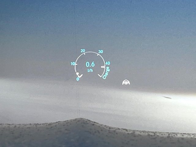 ���w�b�h�A�b�v�f�B�X�v���C:���݂̑��x�⑖�s�����f�W�^���\���ŉ^�]�ȑO���̃K���X�ɓ��e!�^�]���A���������炳���K�v�ȏ����m�F�ł���̂łƂ��Ă��֗��ň��S!