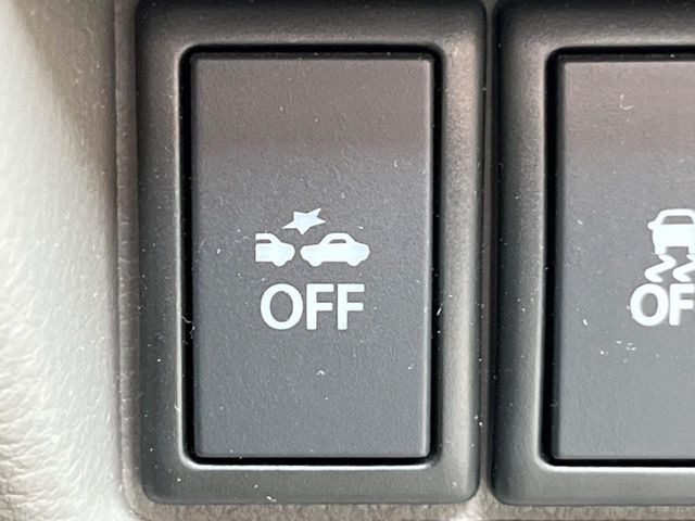 �y�G�}�[�W�F���V�[�u���[�L�z���s���ɑO���̎ԗ�����F�����A�Փ˂������Ȏ��͌x��ƃu���[�L�ŏՓˉ���Ɣ�Q�y�����A�V�X�g�B�����S�Ƀh���C�u�����y���݂��������܂��B