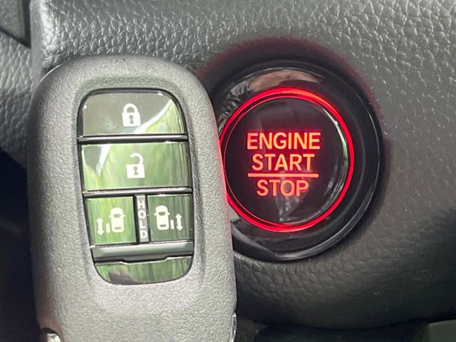 �yHonda�X�}�[�g�L�[�z�J�o����|�P�b�g�ɓ��ꂽ�܂܂ł��h�A�̎{���E�������\�ȃX�}�[�g�L�[�𑕔��B�G���W���̃I���E�I�t�����J�M�����o���K�v����������Ƃ��Ă��֗��ł���