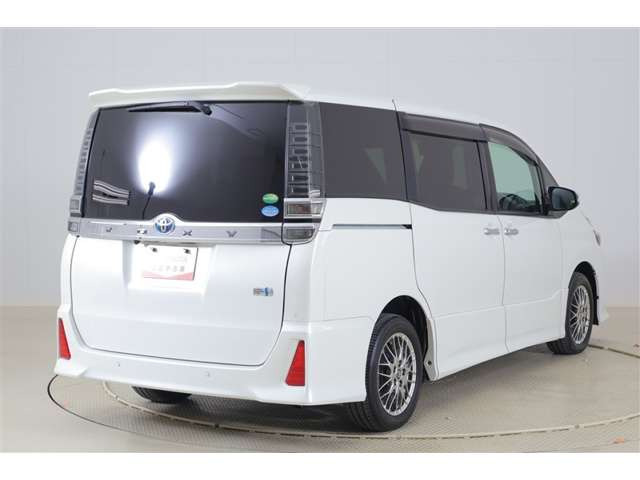 ヴォクシー1.8 ハイブリッド ZS 煌III