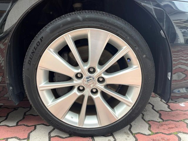 �y����18�C���`�A���~�z�C�[���z�O�ςɃ}�b�`���������A���~�z�C�[���𑕒����Ă���܂��B�e��ЊO�A���~�z�C�[����A�X�^�b�h���X�^�C�����戵�����Ă���܂��B���񂲑��k����������