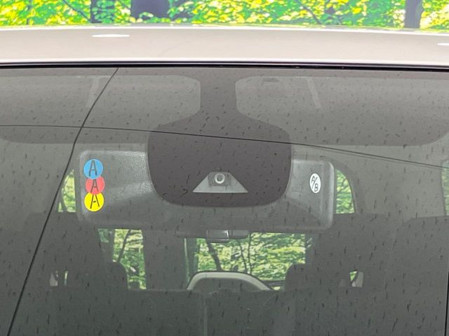 �y�C���e���W�F���g�G�}�[�W�F���V�[�u���[�L�z�t�����g�J�����őO���̎ԗ�����s�҂����m�B�Փ˂������Ȏ��͏Փ˔�Q�y���u���[�L���쓮�A�Փˉ�����T�|�[�g�B�����S�Ƀh���C�u�����y���݂��������܂��B