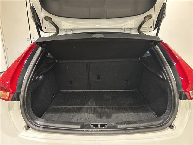 V40クロスカントリーD4 ダイナミック エディション ディーゼル