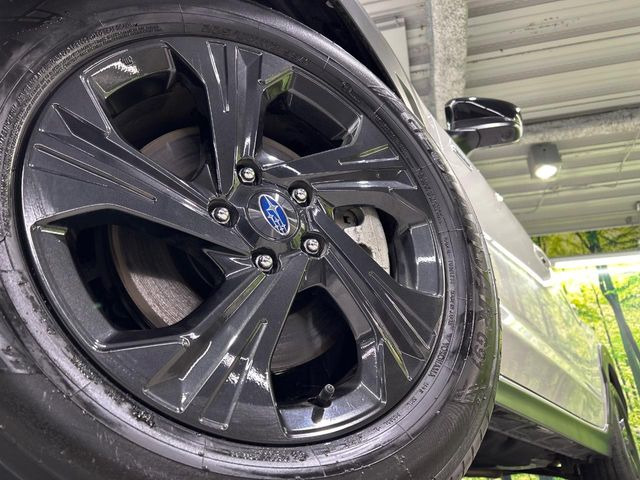 �y����17�C���`�A���~�z�C�[���z�O�ςɃ}�b�`���������A���~�z�C�[���𑕒����Ă���܂��B�e��ЊO�A���~�z�C�[����A�X�^�b�h���X�^�C�����戵�����Ă���܂��B���񂲑��k����������