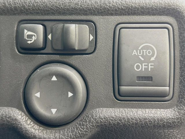 �y�d���i�[�~���[�z�T�C�h�~���[�͓d���i�[���ƂȂ��Ă���A�������ԏ�ł��L�Y�������X�N��}�����܂��B