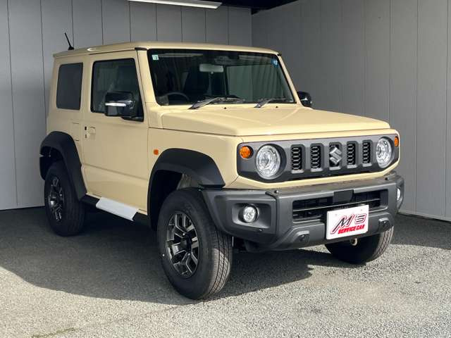 ���ʎԂ́u�T�[�r�X�J�[�G���Y �{�X�v�A�y�����Ԃ́u�T�[�r�X�J�[�G���Y �����X�v���炨�T�������܂��B