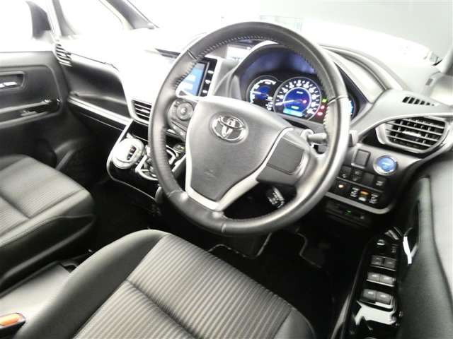 ヴォクシー1.8 ハイブリッド ZS 煌II