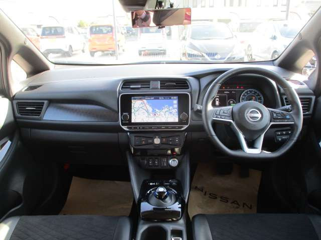 リーフX Vセレクション 90周年記念車