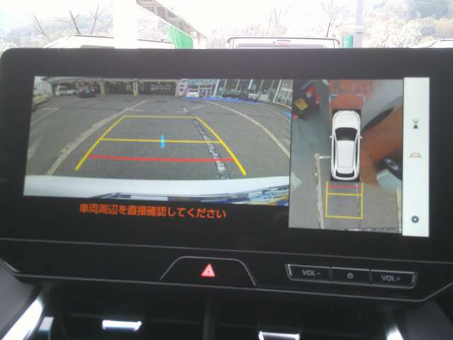 ★パノラミックビューモニター★クルマを真上から見下ろしているかのような映像によって車庫入れや縦列駐車などの駐車時に自車と駐車位置の関係をひと目で確認できスムースな駐車をサポートします!