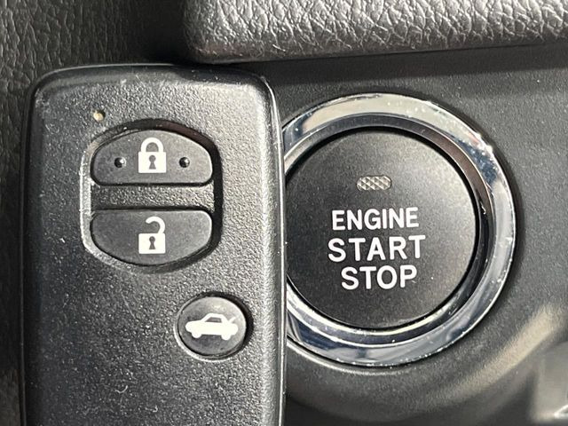 �y�A�N�Z�X�L�[&�v�b�V���X�^�[�g�z�J�o����|�P�b�g�ɓ��ꂽ�܂܂ł��h�A�̎{���E�������\�ȃX�}�[�g�L�[�𑕔��B�G���W���̃I���E�I�t�����J�M�����o���K�v�������A�{�^�����v�b�V�����邾����OK��