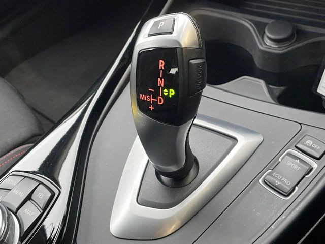 ●MTモード付きAT:通常は自動でおこなわれる変速(ギアチェンジ)をドライバーの操作によって意図的に変えられるシステムです。より一層普段のドライブをお楽しみいただけます!