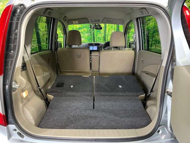 ���i�̂���������ʋ΁A���}���ɏ\���ȉ׎��X�y�[�X���m�ۂ��Ă���܂��B�Z�J���h�V�[�g��|���ƁA�傫�ȉו��̐ύڂ��\�ł���