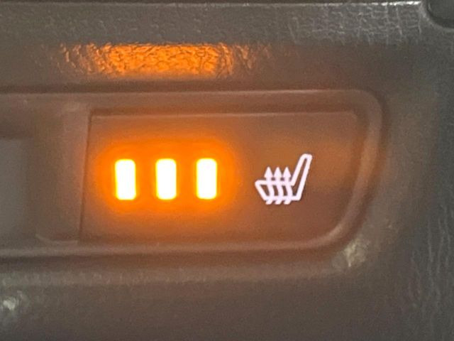 【シートヒーター】寒い日に重宝するシートヒーター!エアコンより早く温まってくれるので寒がりの人も安心ですね♪エアコンの温風は乾燥するから苦手、という方にもをおすすめです。