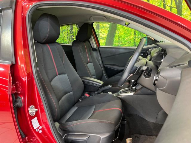 運転席シート廻りは使用感も少なく、良好な状態となっています。丁寧に使われていたことがよくわかりますね。