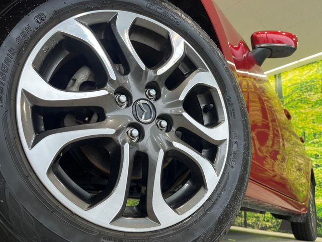 【純正16インチアルミホイール】外観にマッチした純正アルミホイールを装着しております。各種社外アルミホイールや、スタッドレスタイヤも取扱いしております。是非ご相談ください♪