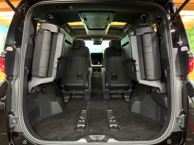 ���i�̂���������ʋ΁A���}���ɏ\���ȉ׎��X�y�[�X���m�ۂ��Ă���܂��B�Z�J���h�V�[�g��|���ƁA�傫�ȉו��̐ύڂ��\�ł���