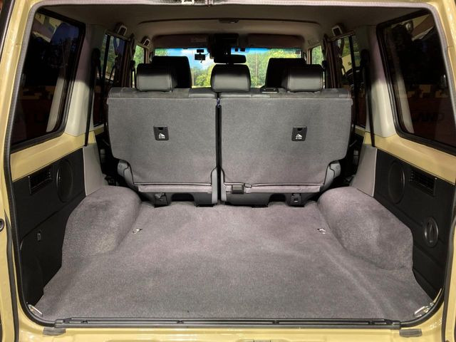 ���i�̂���������ʋ΁A���}���ɏ\���ȉ׎��X�y�[�X���m�ۂ��Ă���܂��B�Z�J���h�V�[�g��|���ƁA�傫�ȉו��̐ύڂ��\�ł���