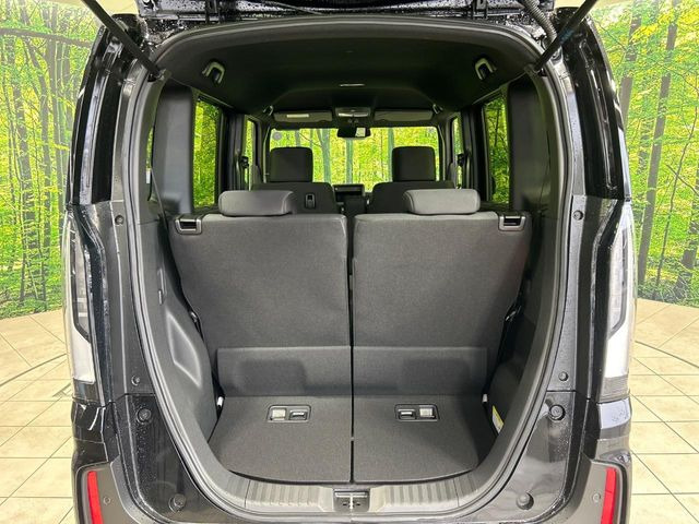 ���i�̂���������ʋ΁A���}���ɏ\���ȉ׎��X�y�[�X���m�ۂ��Ă���܂��B�Z�J���h�V�[�g��|���ƁA�傫�ȉו��̐ύڂ��\�ł���