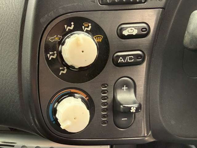 気になるお車がありましたら右の電話番号から直接お店にお問い合わせください。支払方法から車両情報、状態までなんでもご説明させて頂きます。スタッフ一同ご連絡お待ちしております。