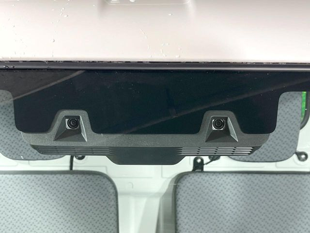 �y�G�}�[�W�F���V�[�u���[�L�z���s���ɑO���̎ԗ�����F�����A�Փ˂������Ȏ��͌x��ƃu���[�L�ŏՓˉ���Ɣ�Q�y�����A�V�X�g�B�����S�Ƀh���C�u�����y���݂��������܂��B